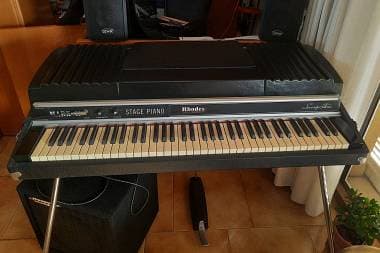 Rhodes stage piano seventy three