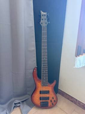 Dean Edge Q6 basso 6 corde