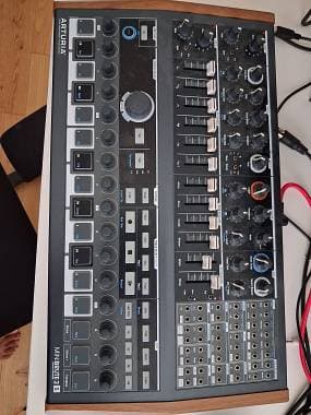 Arturia Minibrute 2s
