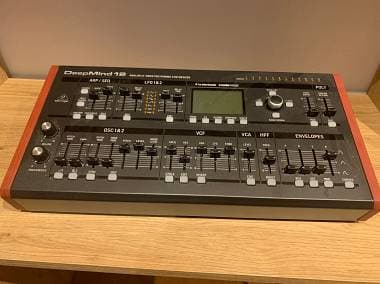 Behringer DeepMind 12