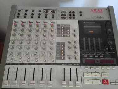 Akai MG614