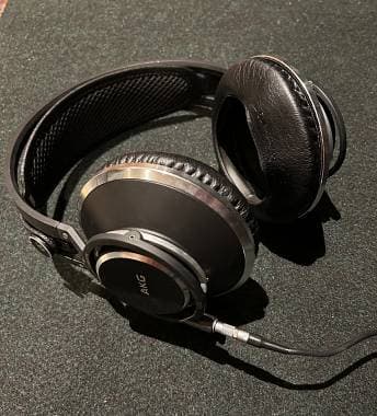 AKG K-872