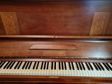 Pianoforte Verticale da Concerto WOHLFAHRT Mod. III (1934)  Pregiati Intarsi