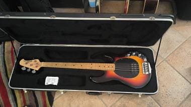 Ernie Ball stingray .... PRELAZIONATO