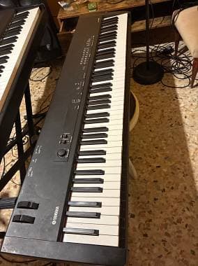 Yamaha CP33 vendo 250