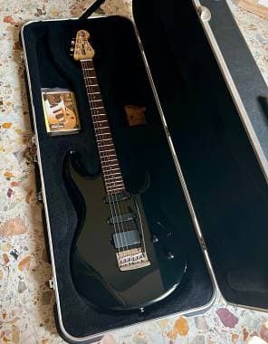 Ernie Ball Music Man Luke II EMG