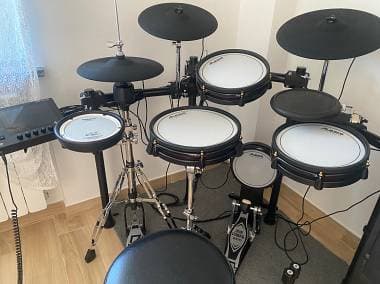 Alesis Strata Club