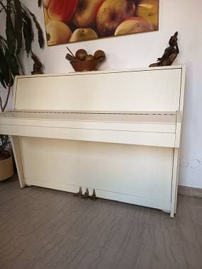 Pianoforte Kawai bianco