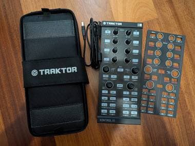 Native Instruments Traktor Kontrol X1 MK1 + Custodia Originale