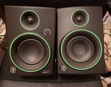 Mackie CR4