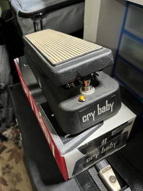 Dunlop cry baby wah