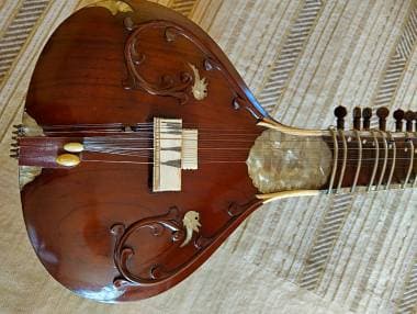 Vendo sitar professionale costruito a Calcutta negli anni '70.