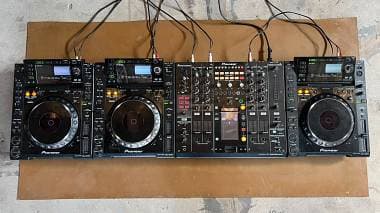 3x CDJ 2000 + DJM 2000 NEXUS