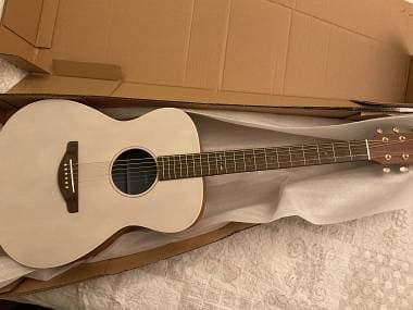 Chitarra acustica Yamaha Storia