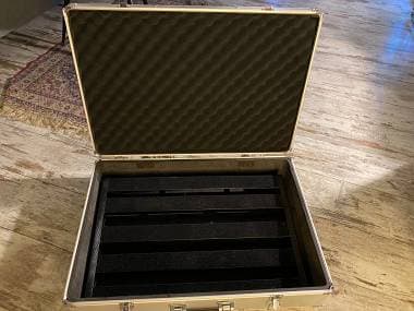 Vendo pedaliera alluminio e case rigido Harley Benton