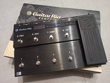 Native Instruments Guitar Rig Kontrol 3 - Pedaliera e Scheda Audio USB