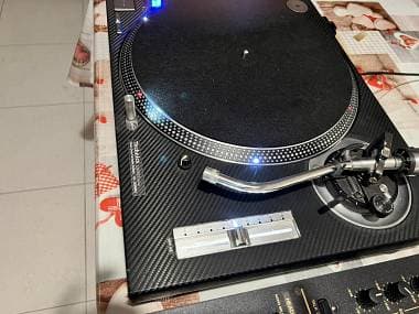 Technics 1200 MkII castomizzati Fibra Carbonio