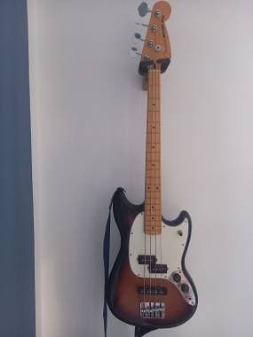 Fender mustang bass player II