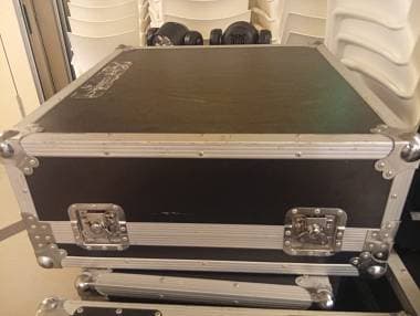 Behringer x 32 compact + fly case