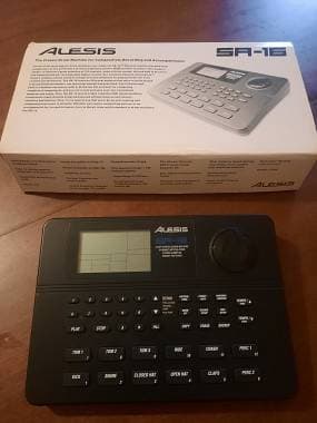Alesis SR-16 CLASSICAL DRUM MACHINE