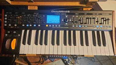 Behringer Deepmind 6