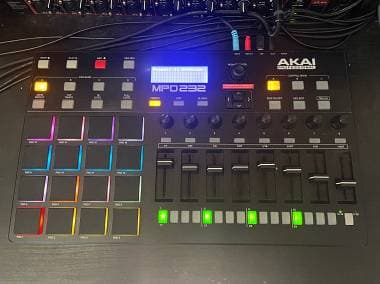 Akai MPD 232