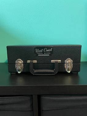 Pedaliera Pedalboard hard-case custom West Coast Pedalboard cavi patch Mogami