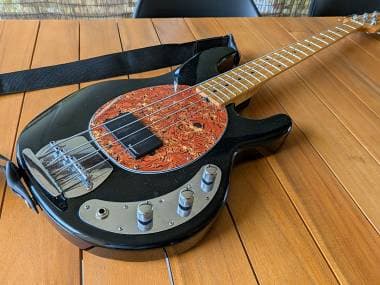 Sterling by Music Man SUB 4 CORDE