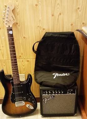 FENDER Squier Affinity Stratocaster HSS Pack 15G Brown Sunburst