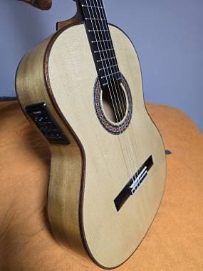 Admira F4 chitarra classica elettrificata