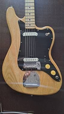 Basso 6 corde tipo Bass VI