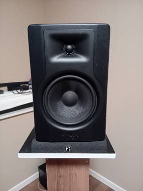 COPPIA M-Audio BX8 D3 con supporti a muro