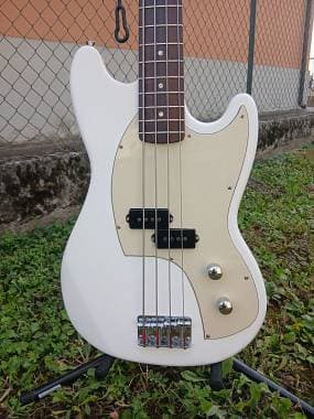 Squier by Fender Precision affinitycustom