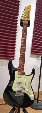 Ibanez AZES40 Nera Chitarra Elettrica HSS con Tremolo, Ottime Condizioni