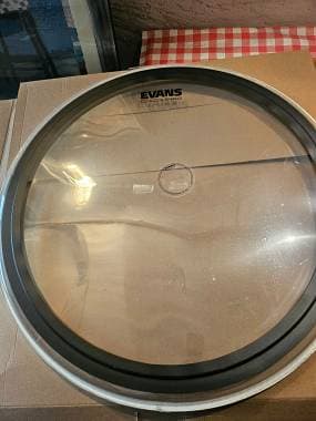 VENDO SET MISTO DI 17 PELLI USATE - REMO E EVANS - 10 12 14 16 18 22
