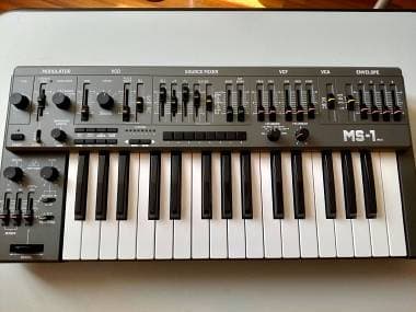 Behringer MS-1 MK2 gy + decksaver