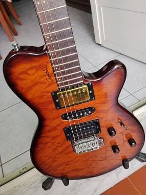 Godin solidac .cherry .bare knucle pick up.