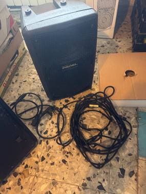 set impianto audio casse attive + mixer analogico e aste con cablaggi