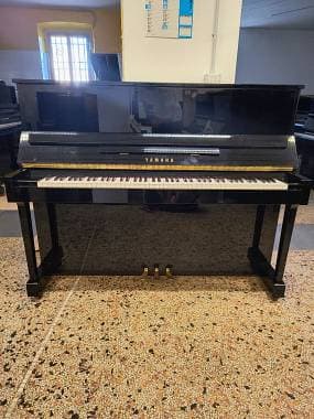 Pianoforte Yamaha E121T made in Japan con trasporto e panca inclusi