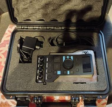 M Live Bbeat 32gb con custodia rigida originale e cavo midi