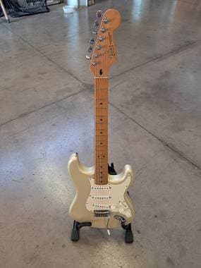Fender Stratocaster Mex 60 anniversary + Ampli Marshal MG 50dfx