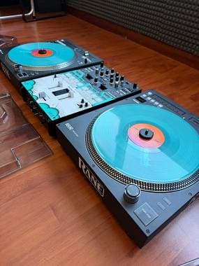 Pioneer DJM S7 Mixer + Rane Twelve MK2 Consolle