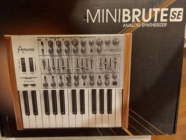 Arturia MINIBRUTE SE