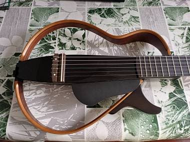 Yamaha SLG 200 N nylon black