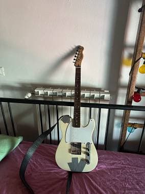 Squier by Fender Telecaster- custom esquire