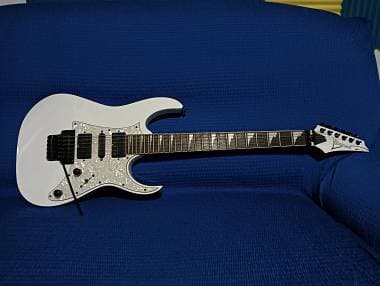 Chitarra elettrica Ibanez RG350DX white