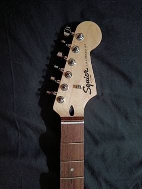 Squier by Fender Sonic Neck con meccaniche