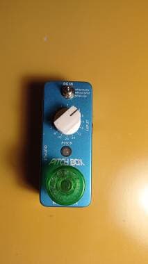 Mooer Pitch Box harmonizer/shifter