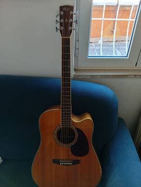 Chitarra acustica cort amplificabile