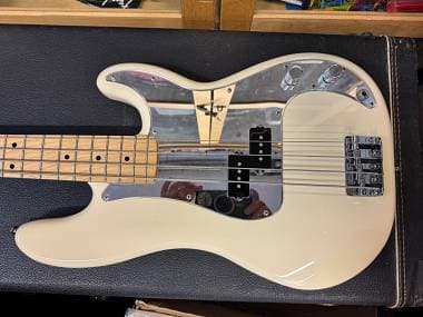 Fender PRECISION BASS STANDARD 2013